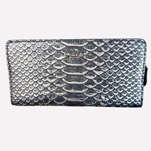 💜 Absolutely Stunning Coach Black and Silver Leather Reptile Print Wallet